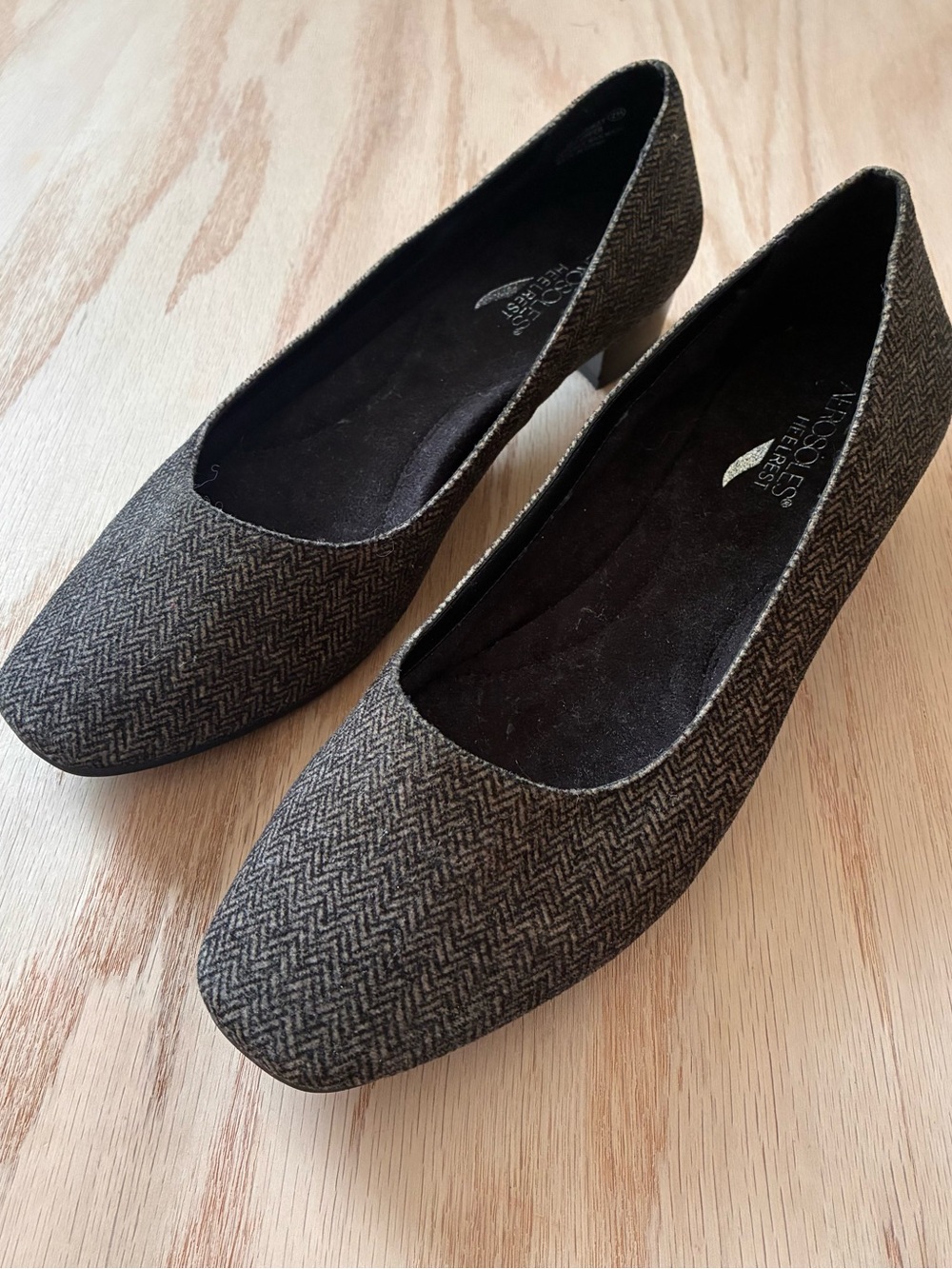 Aerosoles Heel Rest Women’s Black and Gray Herringbone Kitten Heel Pumps Size 10